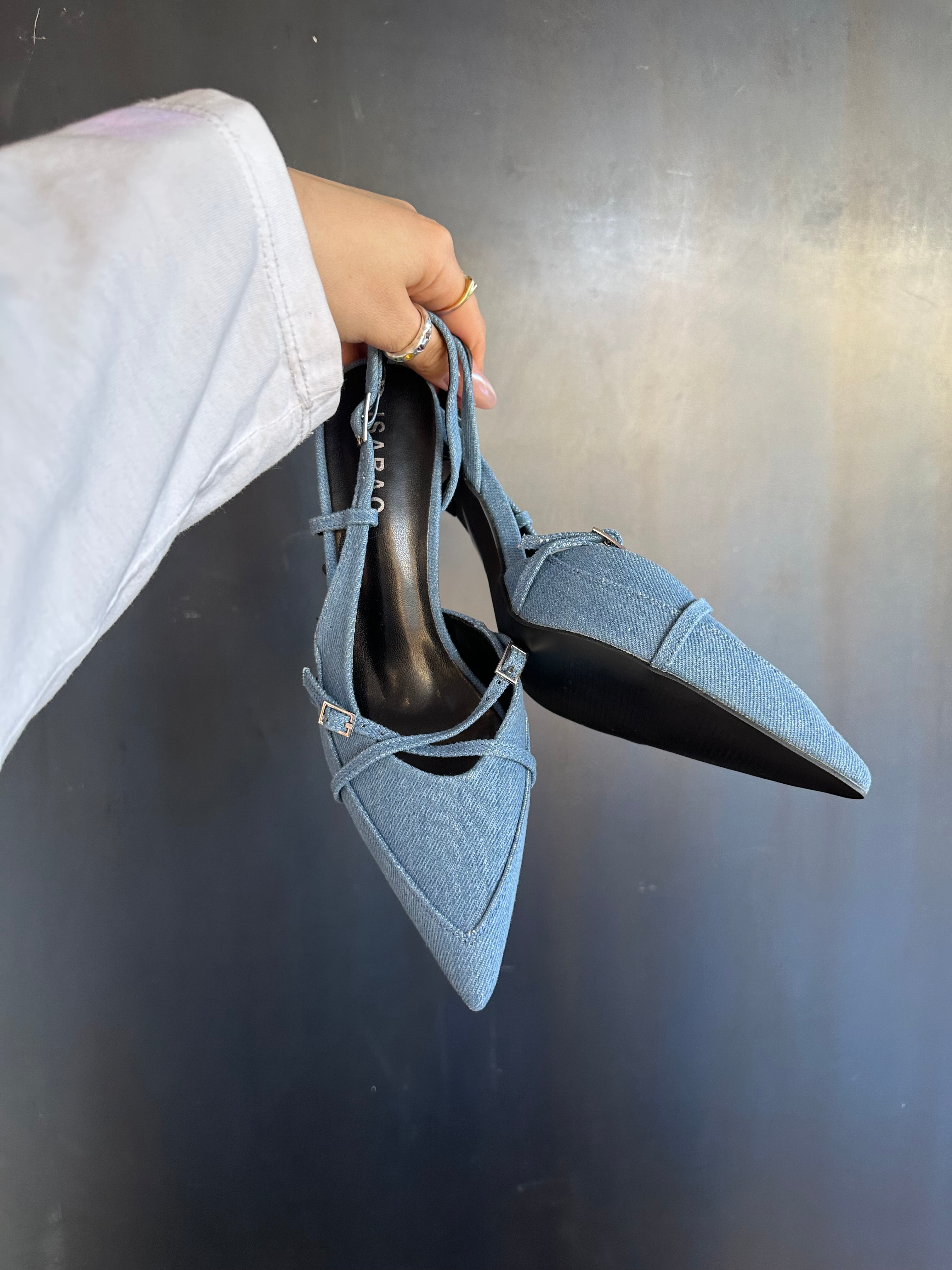 Scarpa denim con tacco